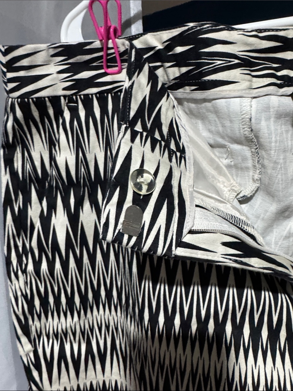 Black & White Geometric Women's Shorts - Picture 7 of 9